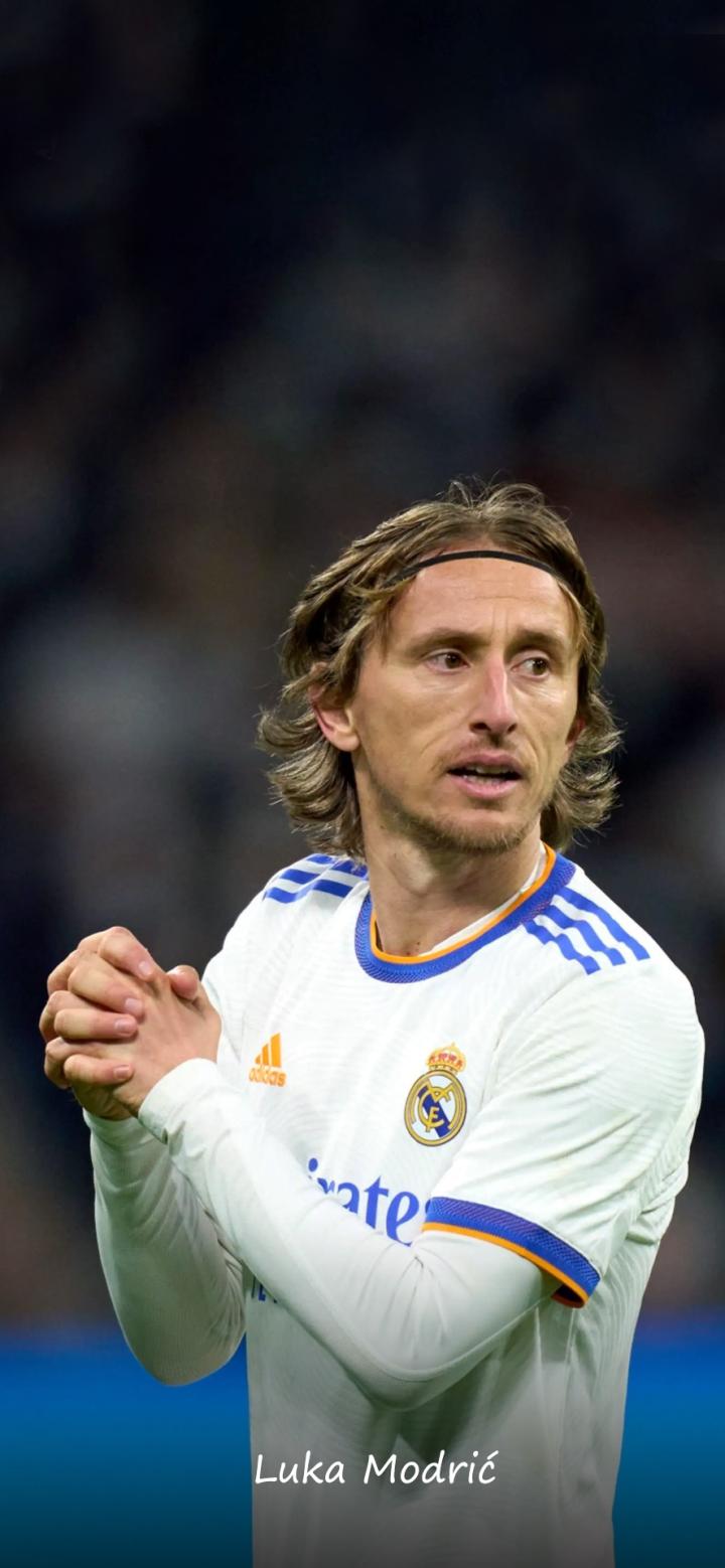 土超比赛双方在禁区里打架，裁判未吹停比赛导致主队打入空门