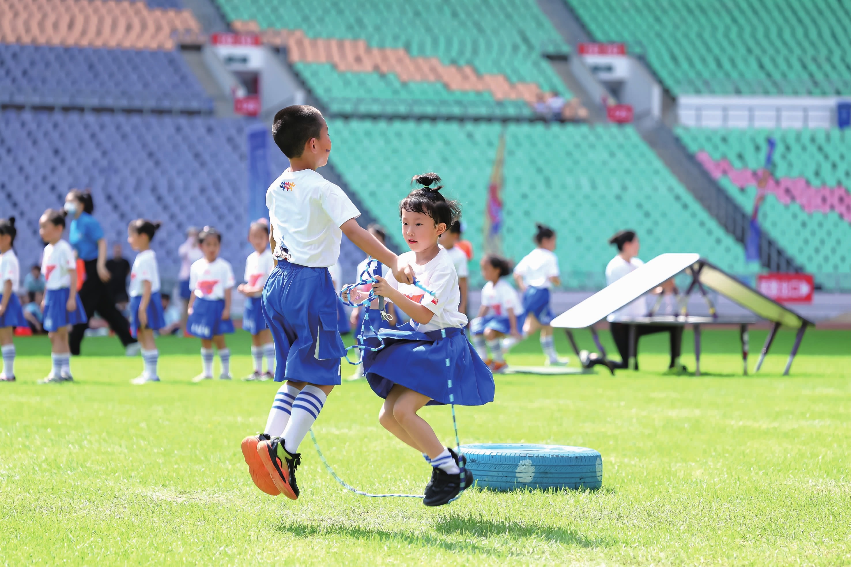 18岁中场奇才成为豪门猎物：皇马巴黎阿森纳下场，6000万估值不低